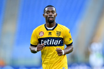 九游网址-包含马赛中场连续破门，法国联赛神秘球员崭露头角的词条