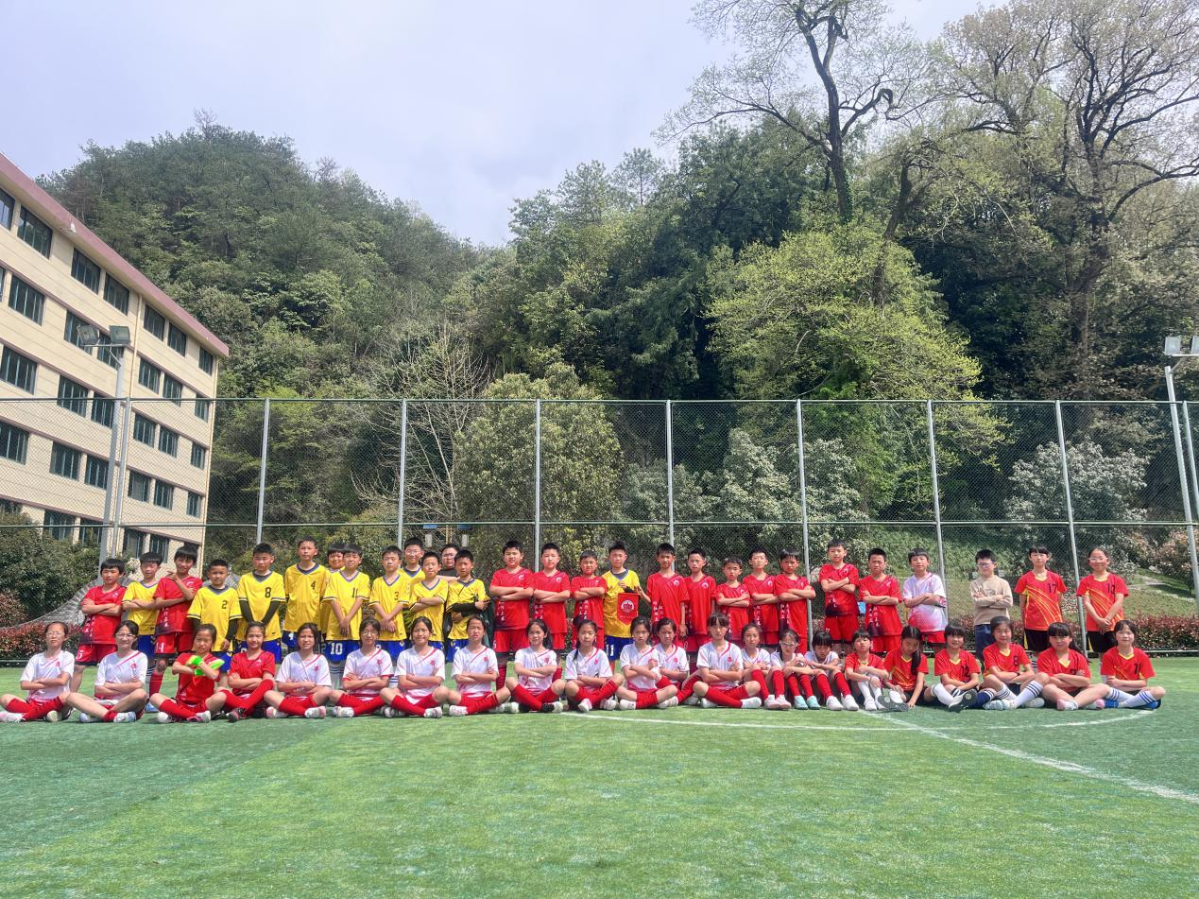 九游登录入口-国内外球队交流，探讨足球技艺