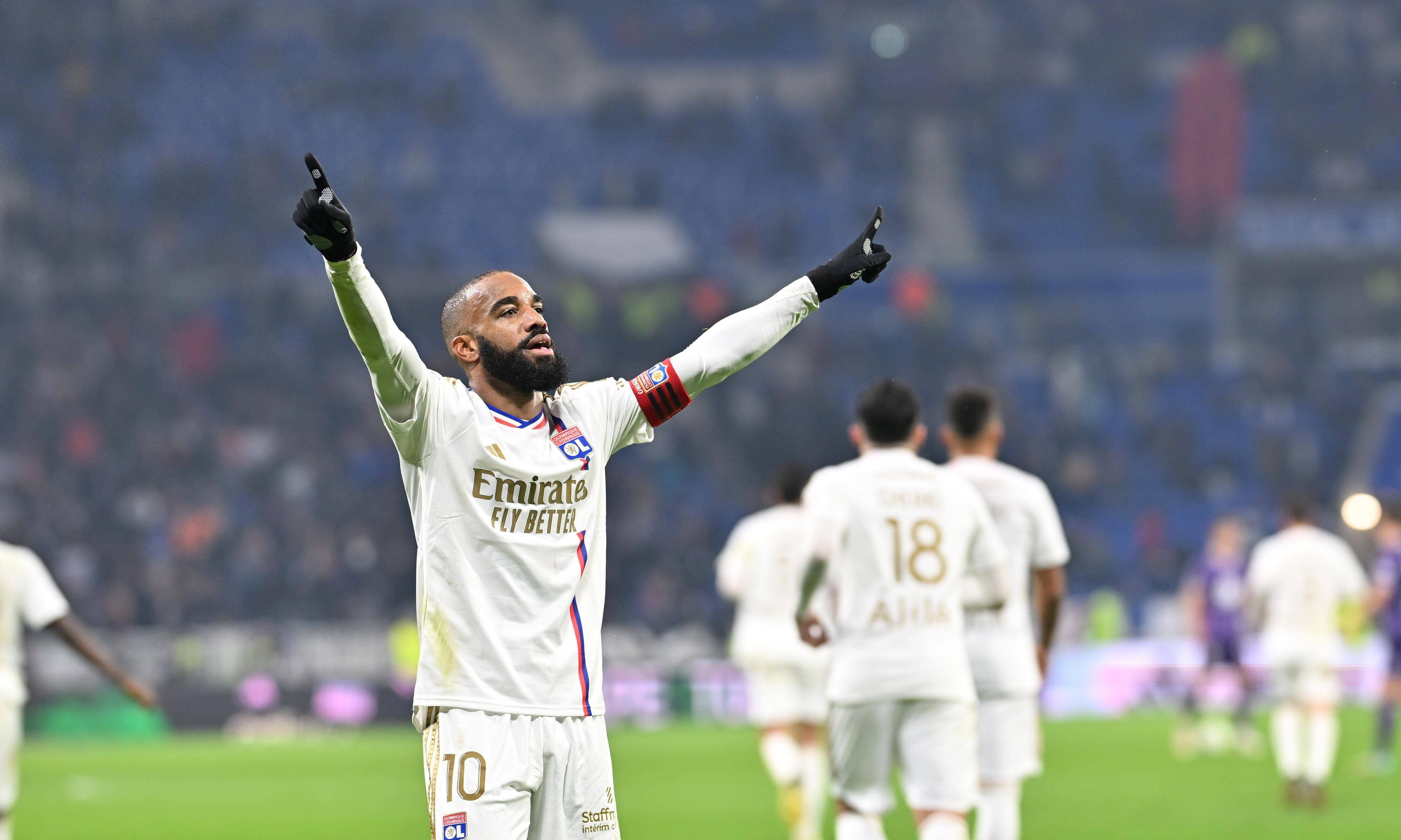 关于里昂在杯赛中遭遇惨败，晋级前景渺茫的信息